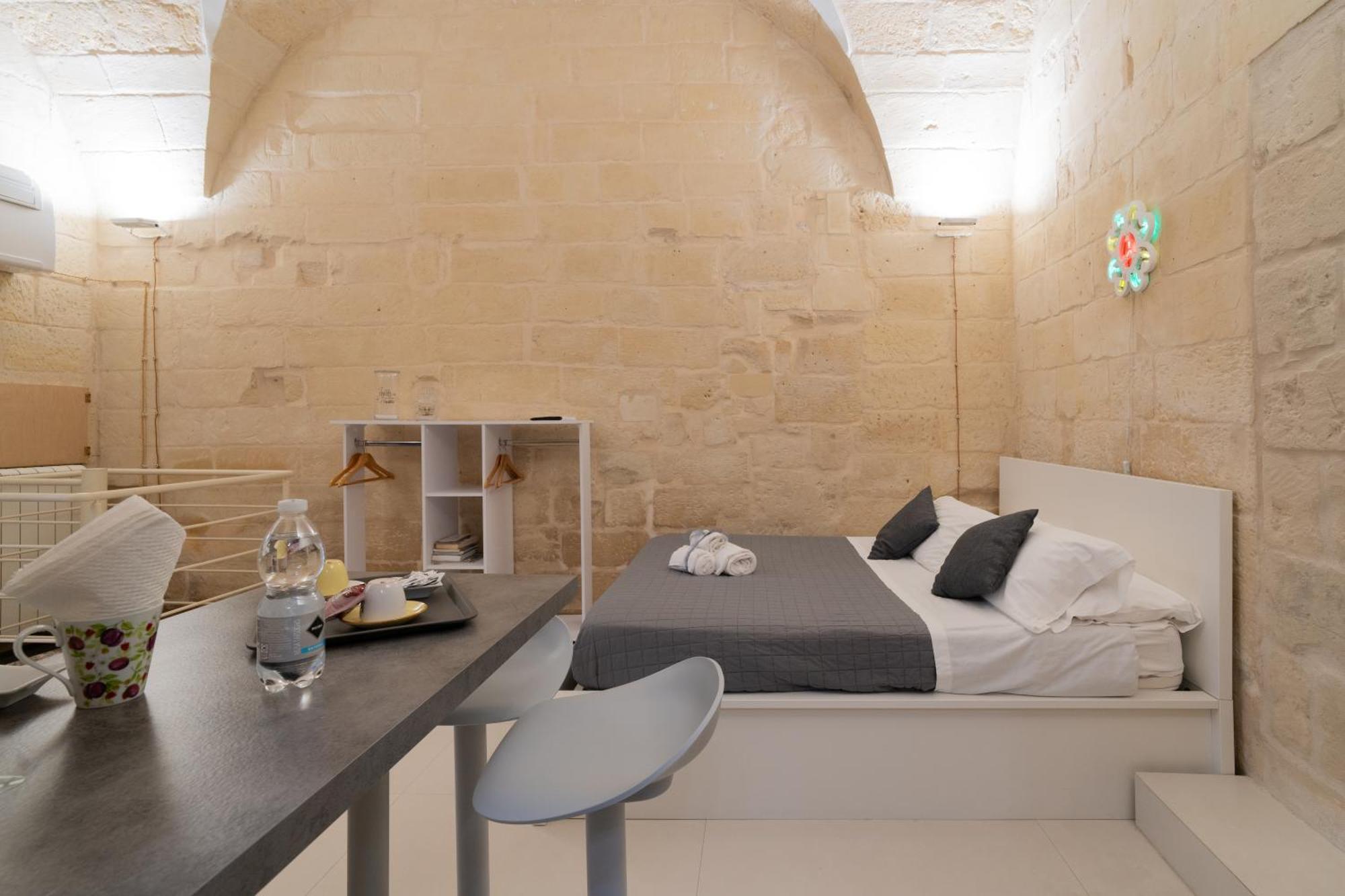 Essential Suite By Dimora Barocca Lecce Exterior foto