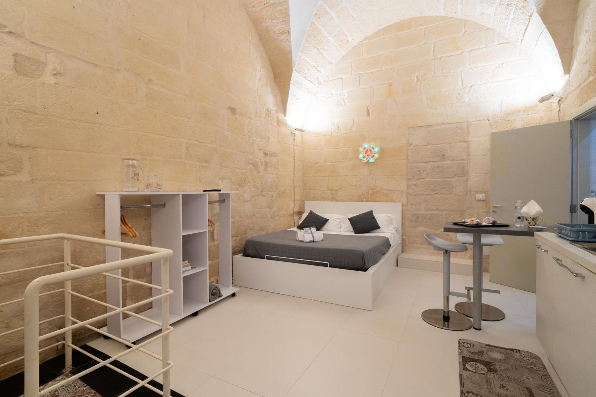 Essential Suite By Dimora Barocca Lecce Exterior foto